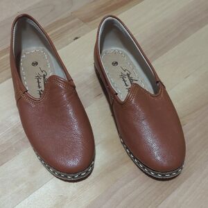 Handmade In Spain, Brown Leather loafers, Size 36 (US Womens 6), New.